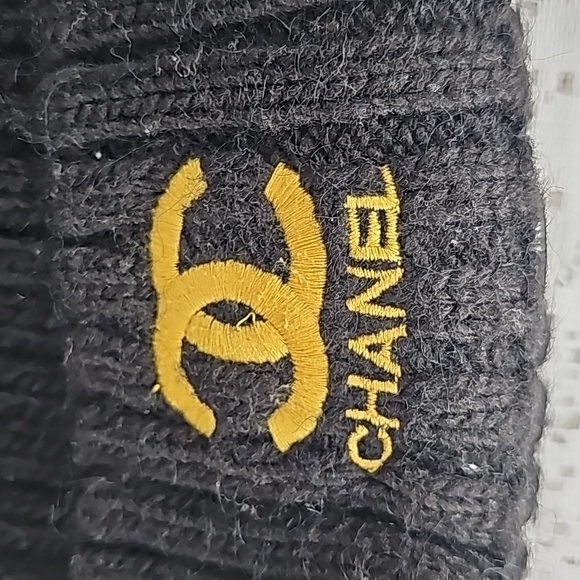 CHANEL WORN 1X embroidered knit rabbit fur pom pom  foldover winter beanie - Picture 6 of 8